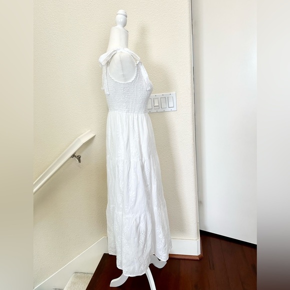 SHEIN Mulvari Shirred Knot Shoulder
Ruffle Hem Schiffy MIDI Dress Size M
White - Picture 7 of 14